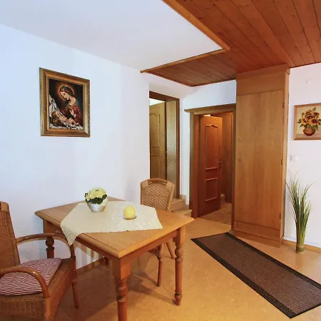 Apartment In Uderns With Balcony Cot Heating Parking شقة