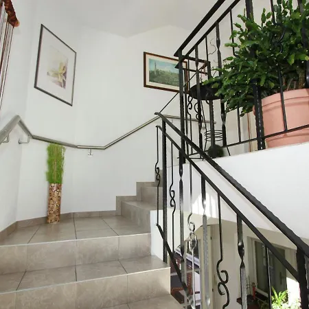 Apartment In Uderns With Balcony Cot Heating Parking شقة