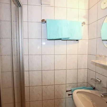 Apartment In Uderns With Balcony Cot Heating Parking شقة